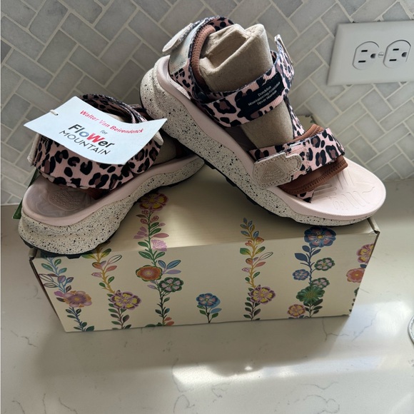 Flower mountain sandals size 6 womens eu 36. - Picture 4 of 7